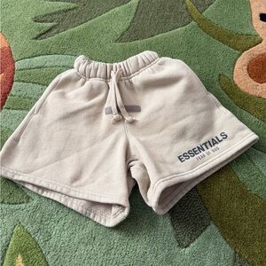 Toddler Fear of God Essentials Cream shorts